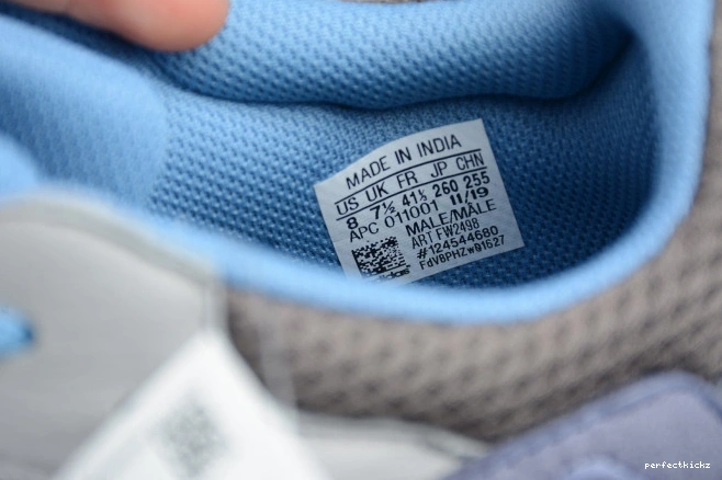 Boost 700 Carbon FW2498 Blue Adidas Yeezy 0822